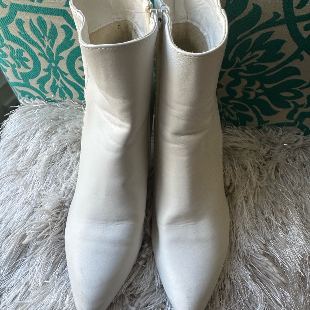Dream Pairs White Heeled Boots